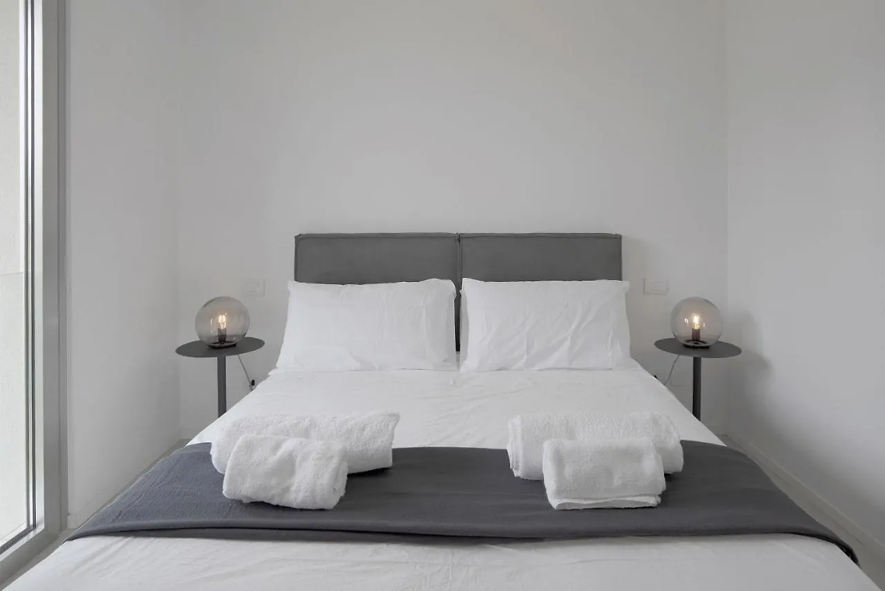 Baseventuno 4 Bilocale Apartment Sirmione Italy
