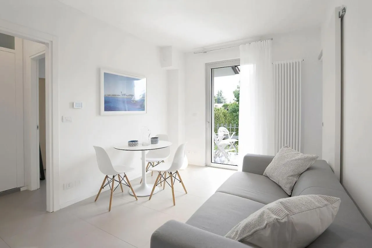 Baseventuno 4 Bilocale Apartment Sirmione Italy